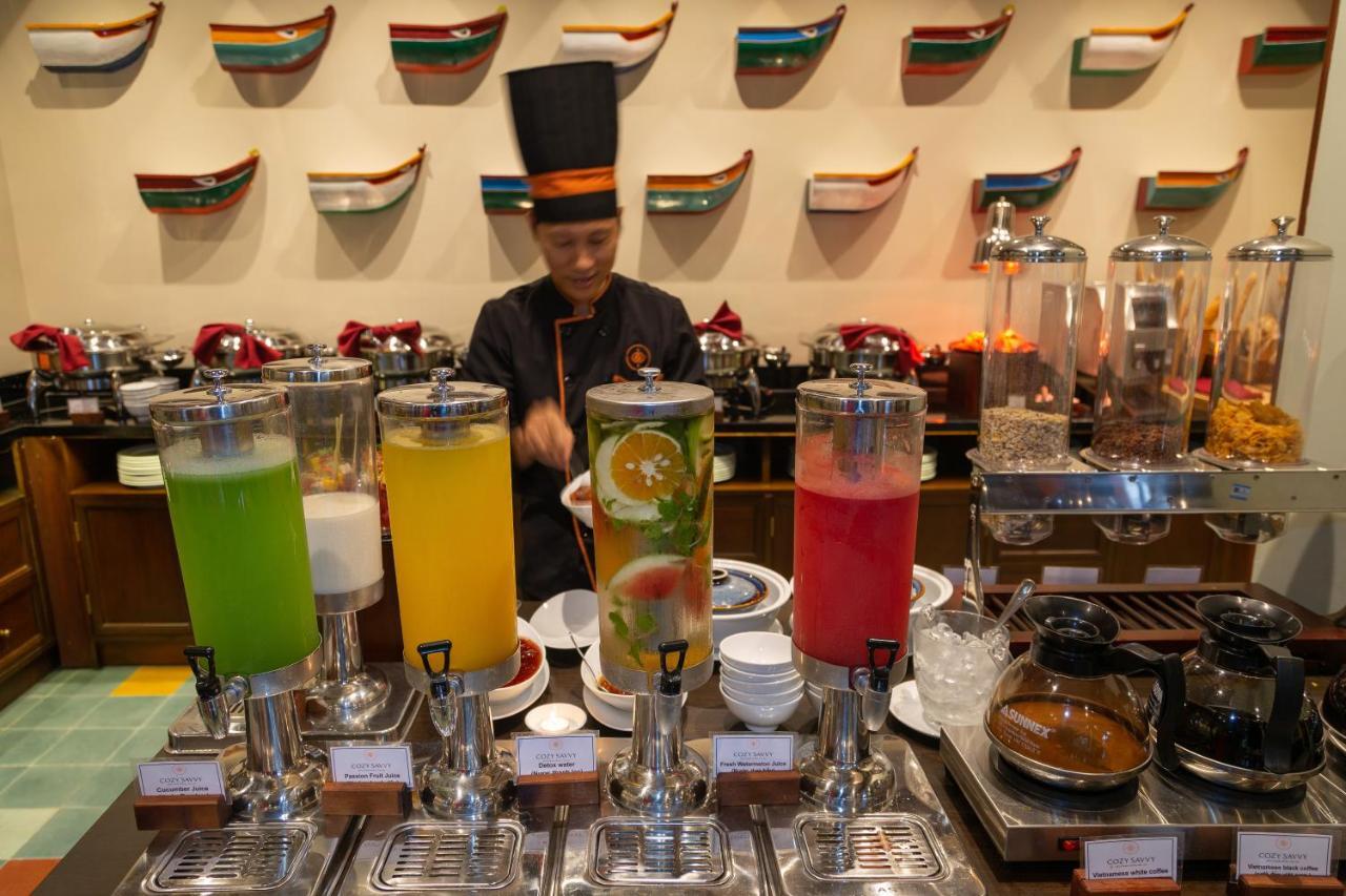 Cozy Savvy Boutique Hotel Hoi An Bagian luar foto A juice bar