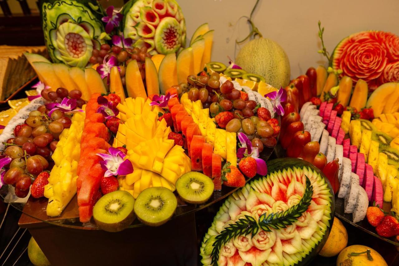 Cozy Savvy Boutique Hotel Hoi An Bagian luar foto Fruit carving