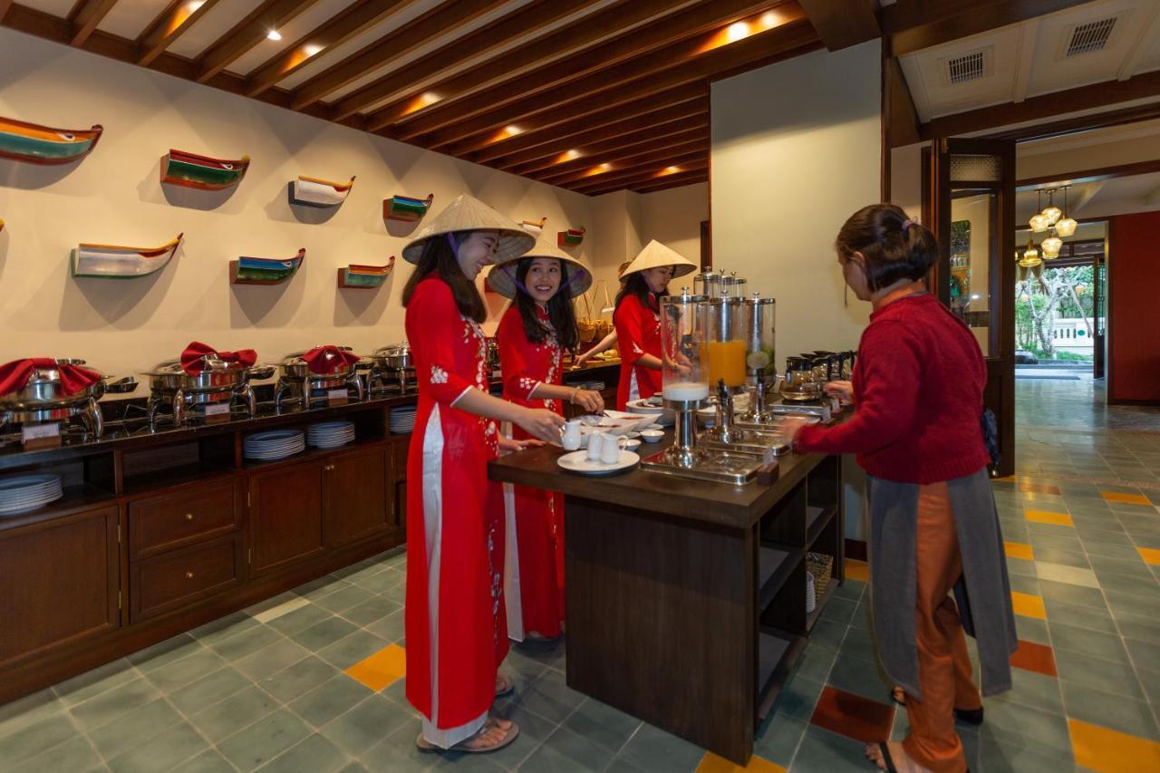 Cozy Savvy Boutique Hotel Hoi An Bagian luar foto Vietnamese women wearing the áo dài