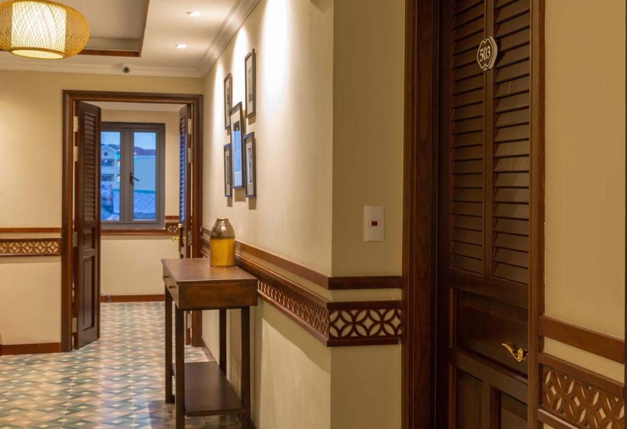Cozy Savvy Boutique Hotel Hoi An Bagian luar foto Interior of the hotel